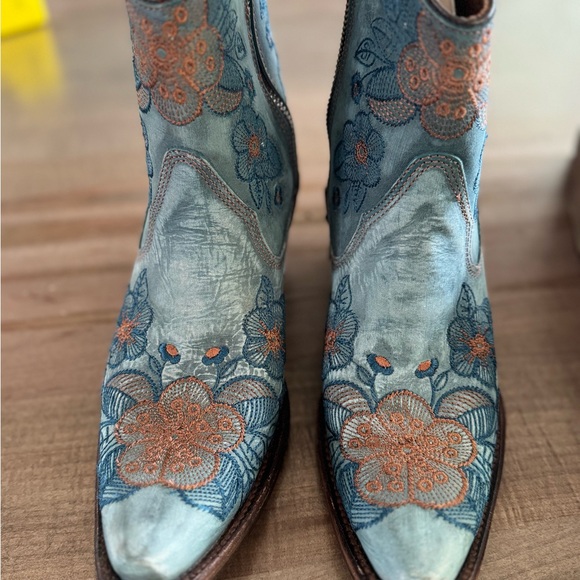 Circle G Blue Embroidered Western Boots - Picture 3 of 6